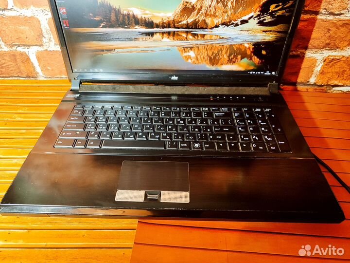 DNS P170EM-17 дюймов \ i3-3 Gen\4 озу\GTX 660M\SSD