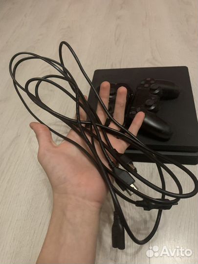 Sony PS4 slim 1tb 2 геймпада