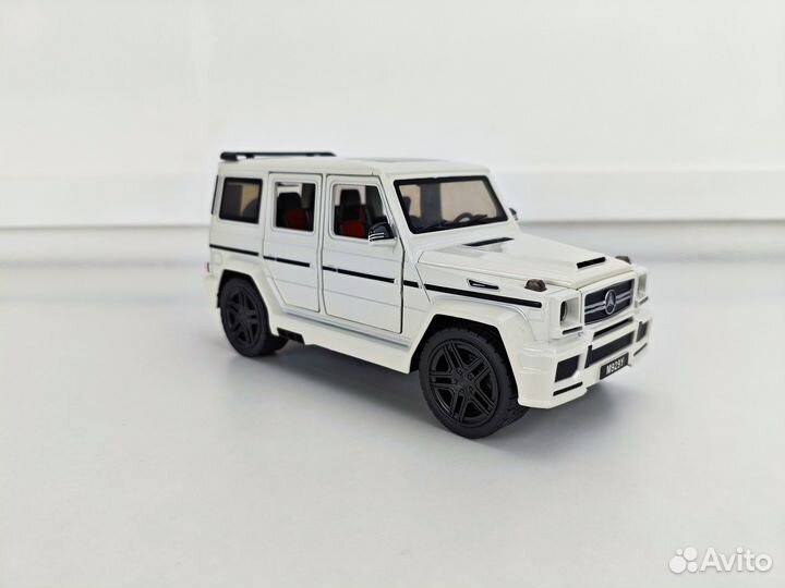 Машинка Гелик Mercedes G-класс 1/24 (20 см)