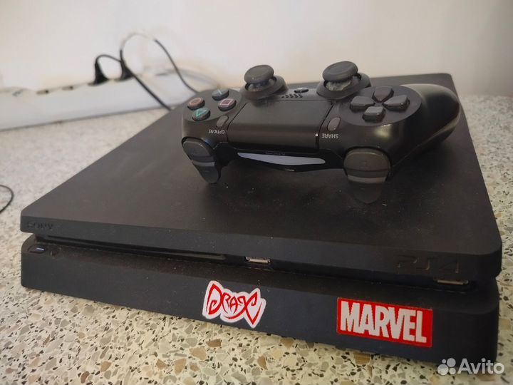 Play Station 4 slim