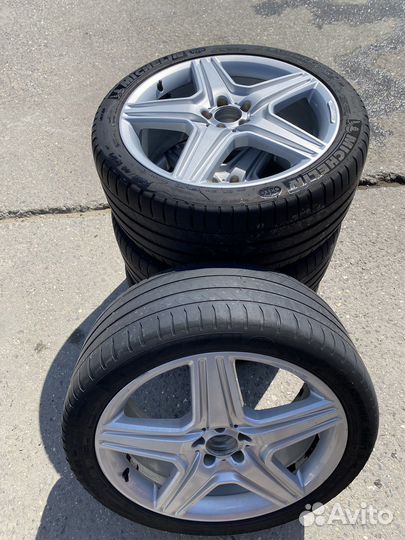 Accelera 651 265/40 R21