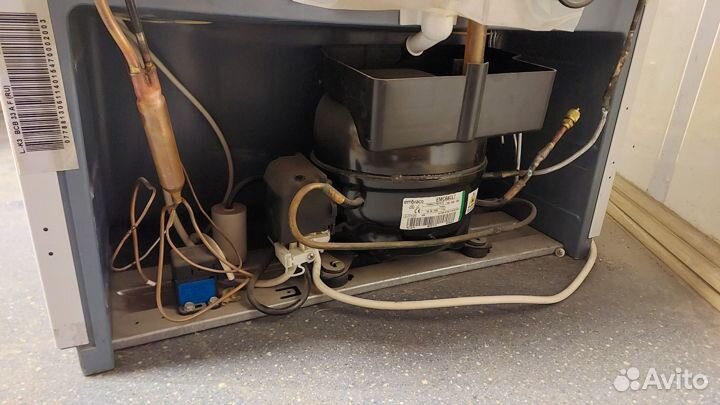 Встраиваемый холодильник ariston