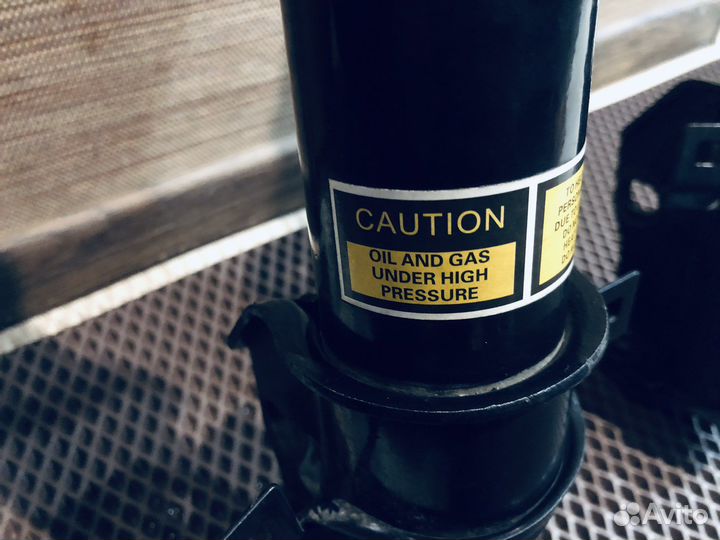 Амортизатор передний Vito, V-klass, W447