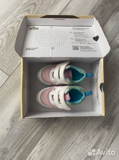 Кроссовки для девочки