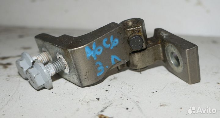 Петля двери задняя левая верхняя Audi A6 C6