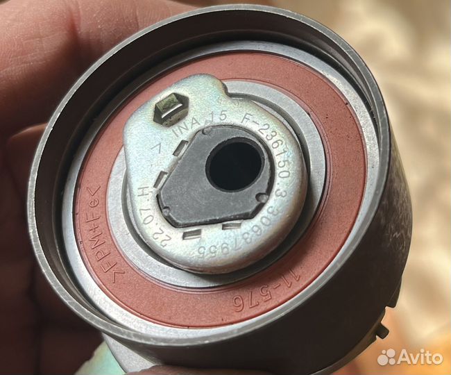 Ролик ремня грм Volvo 30637955 оригинал