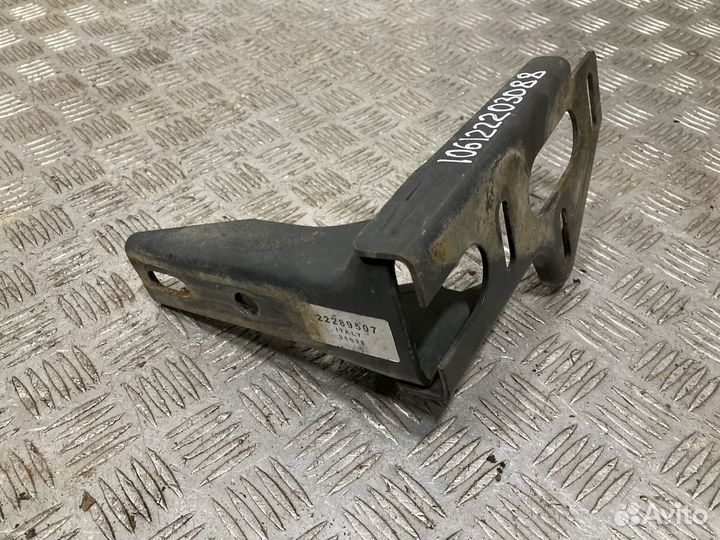 Кронштейн воздушного фильтра Volvo 22289507