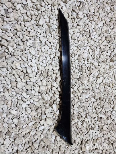 Накладка стекла правая Крета