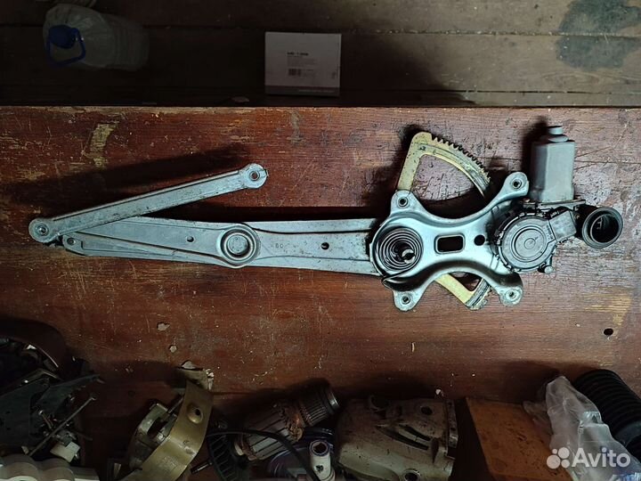 Стеклоподъемник Тойота noah azr60