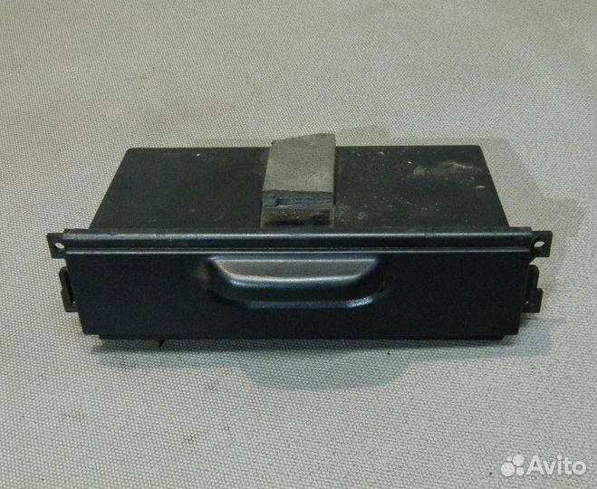 Бардачок Mitsubishi Carisma