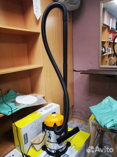 Промышленный пылесос для влажной и сухой уборки