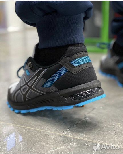 Кроссовки asics