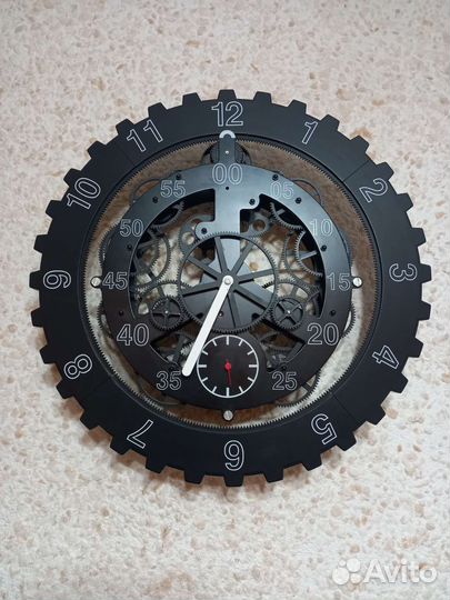 Часы настенные скелетон