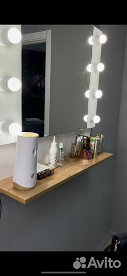 Гримерное зеркало с лампочками
