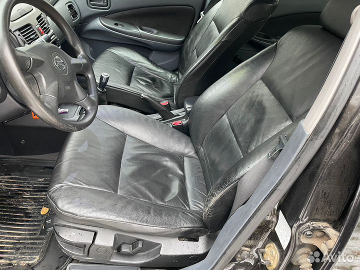 Кожаные передние сиденья