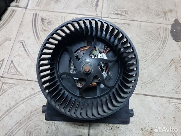 Моторчик отопителя VW Golf 4