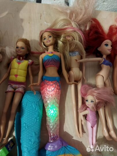 Кукла Барби и плюшевые игрушки