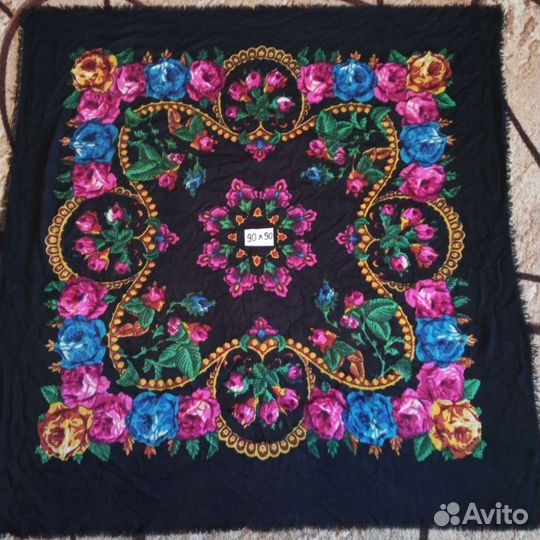 Винтажный плюшевый ковёр и бабушкины платки