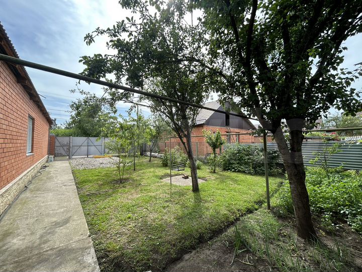 Дом 235 м² на участке 5,5 сот.