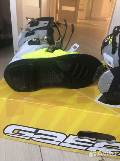 Продаю детские мотоботы