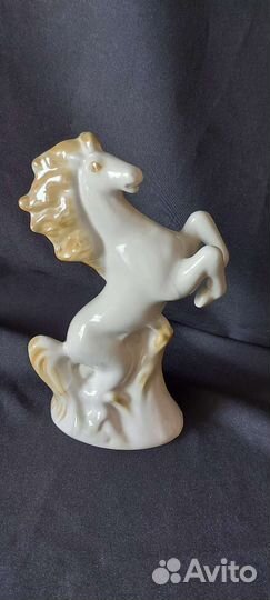 Фарфоровая статуэтка 