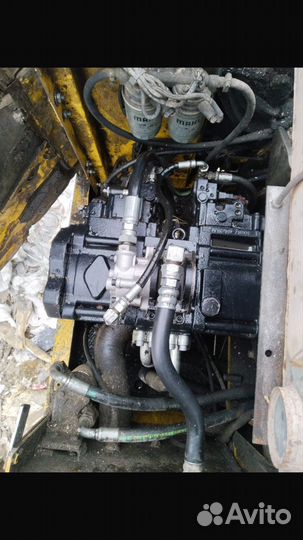 Гусеничный экскаватор New Holland E215C, 2013
