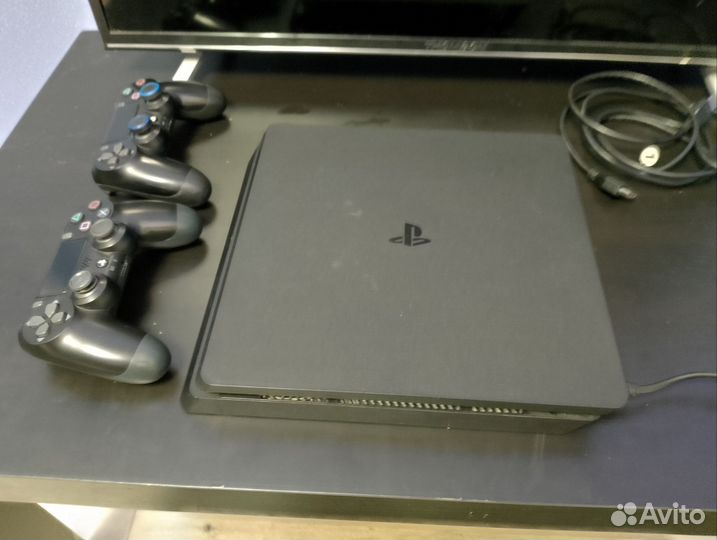 Sony PS4 slim 1tb и 2 джойстика