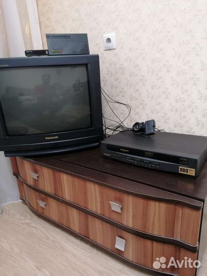 Телевизор и видеомагнитофон Panasonic