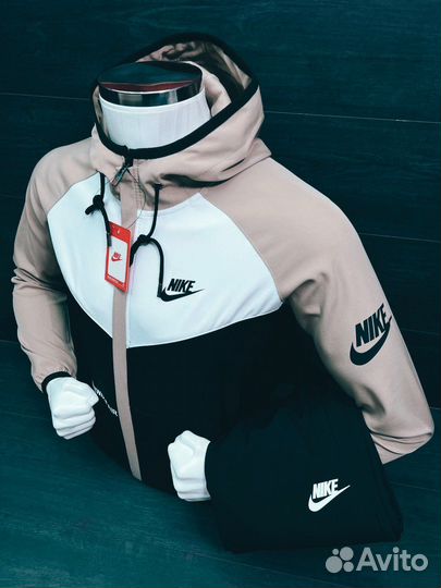 Спортивный костюм Nike