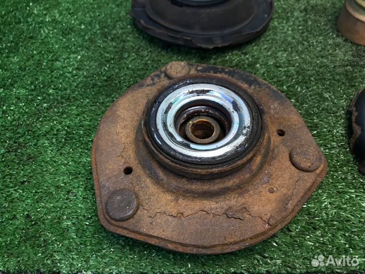 Опора амортизатора передняя правая Toyota Camry