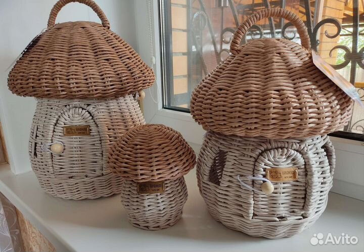 Плетеные корзины в виде грибов