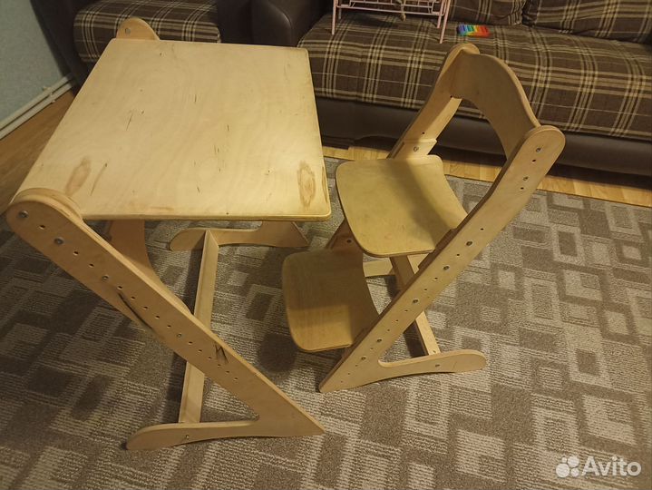 Растущий стол и стул для школьника
