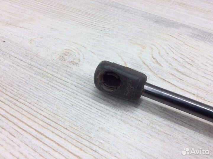 Амортизатор двери багажника левый Hyundai Tucson