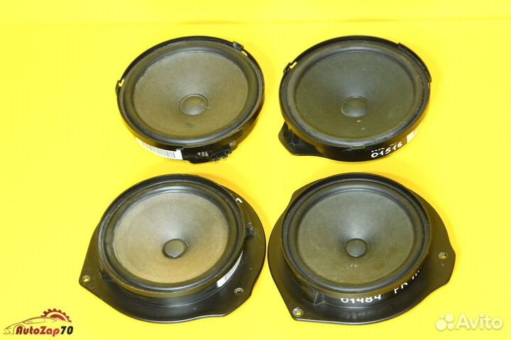 W204 C250 Динамик передней двери левоправо