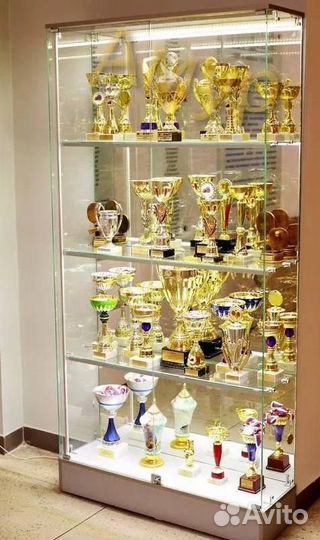 Витрина стеклянная для кубков