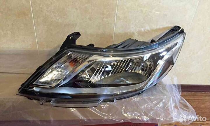 Фара передняя правая на Kia Rio 3 2012