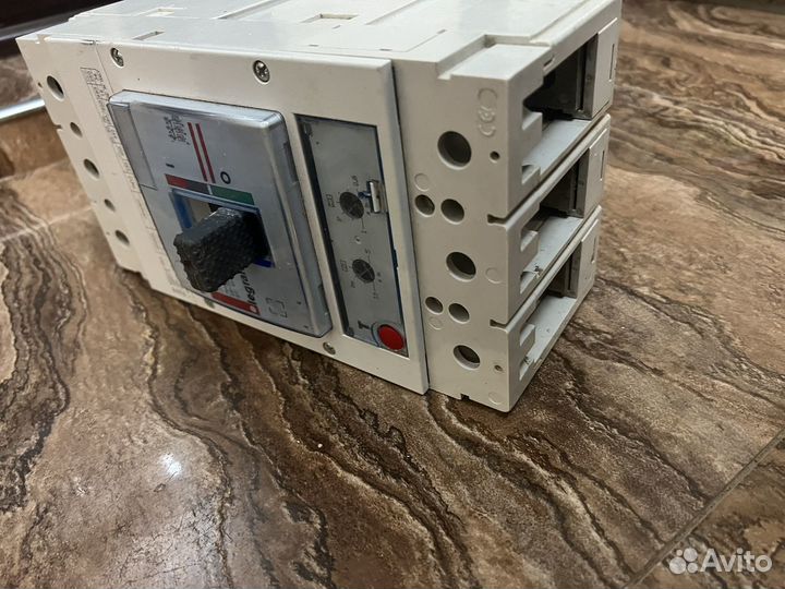 Автоматический выключатель 630а