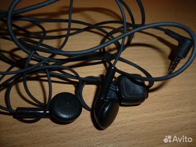 Проводные наушники