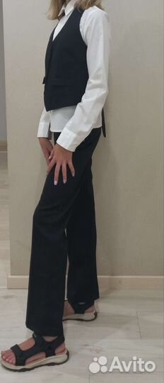 Жилетка для девочки черная 9-11 лет