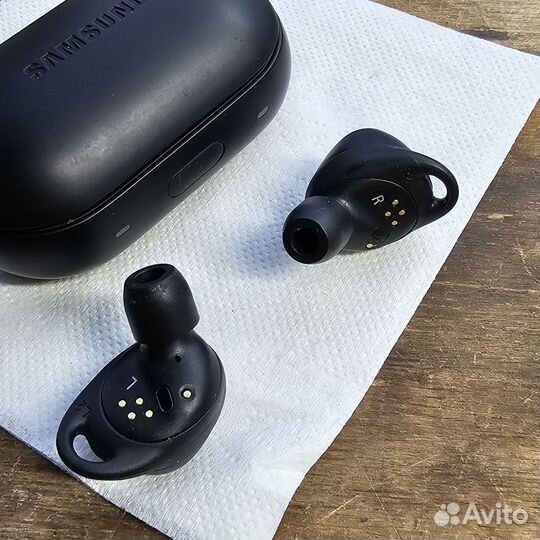 Беспроводные наушники samsung gear ikon x