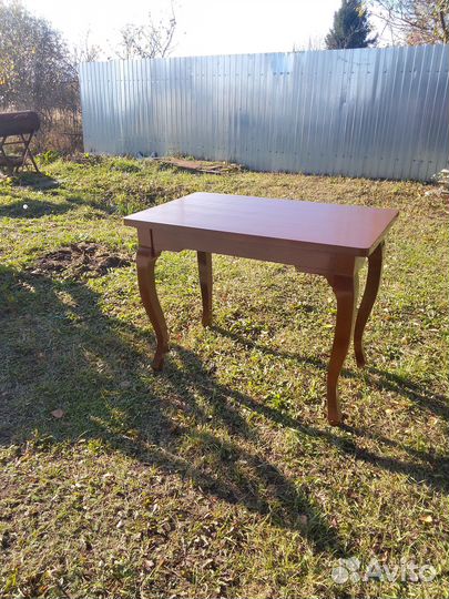 Стол обеденный