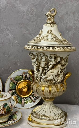 Зажигалка,шкатулка,сервиз,ваза Capodimonte Italia