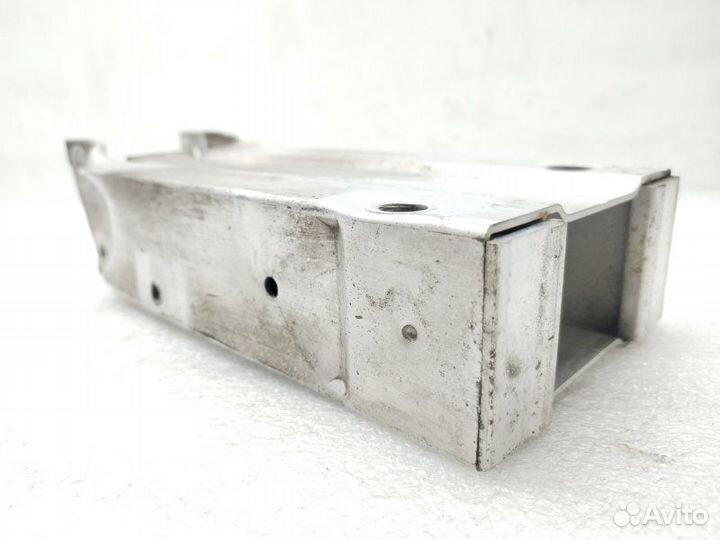 Кронштейн усилителя бампера передний левый