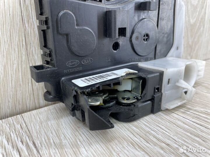 Замок двери задний левый Hyundai Ix35