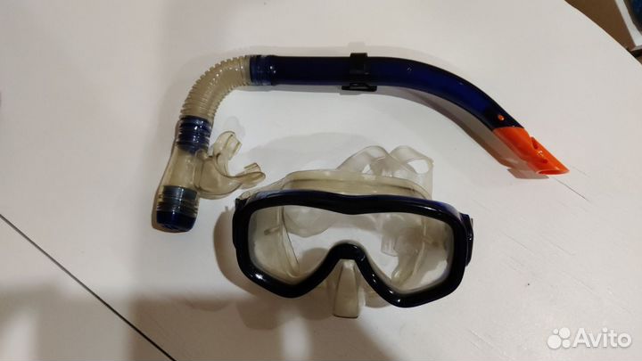 Маска с трубкой для плавания