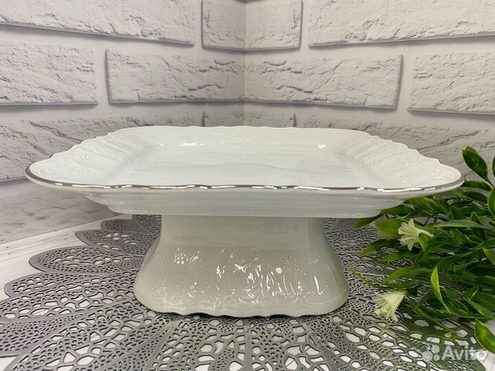 Поднос на ножке 