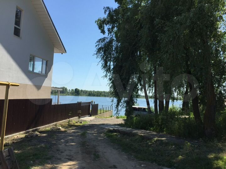 Таунхаус 180 м² на участке 1 сот.