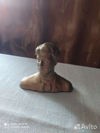 Бюст С. Есенина