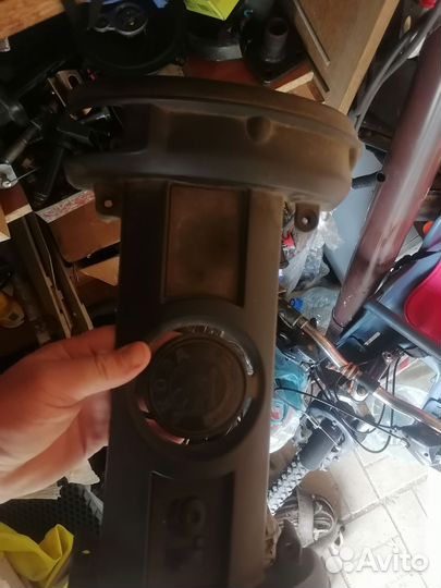 Крышка двигателя