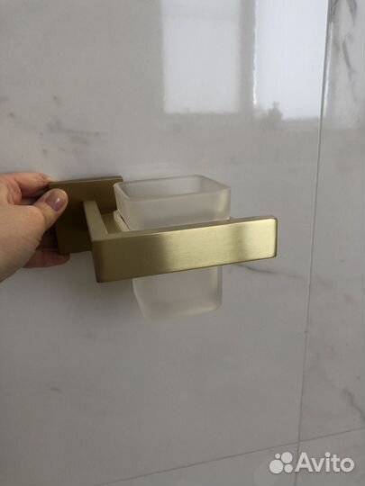 Стакан для зубных щеток настенный латунь